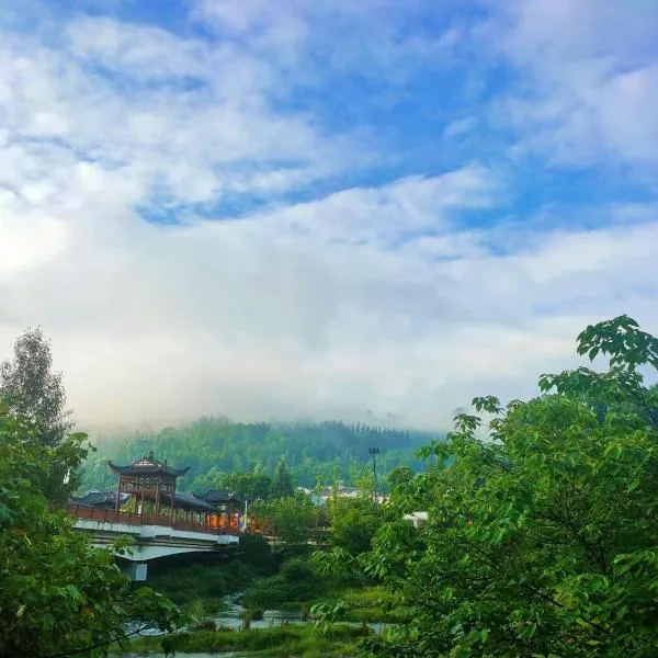 Zhangjiajie National Park Resort - Mtn view&River view&Courtyard view-Free delivery to the East Gate once, self-service washing machine with drying, luggage storage, hótel í Zhangjiajie