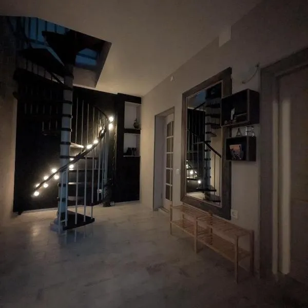 Gala Kambaris, hotel a Myza Bene