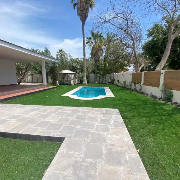 Villa with Private Swimming Pool, hotel in Manamah