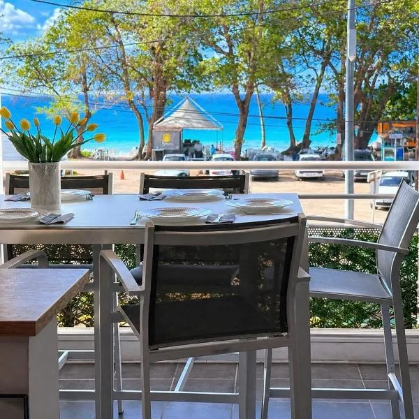 Face à la Plage avec Parking Sécurisé Appartement de Luxe ou Suite Privée avec Coin Petit Déj selon Disponibilité, hotel en Le Diamant