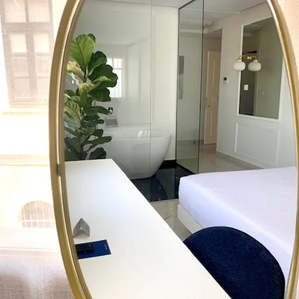 BLUE LUXURY SUITES, hotel in Preveza