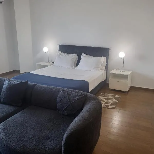 Mix Center T 0 M 26 Piso C, hótel í Luanda