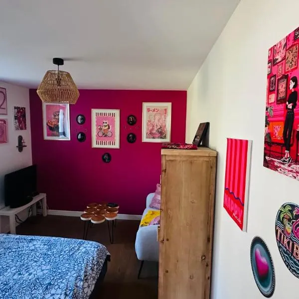 Logement indépendant,calme à 2 pas du centre ville โรงแรมในลันยง