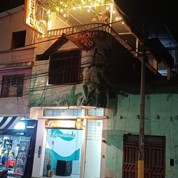 HOUSSE 69 Café Bar, hotel v destinaci Satipo