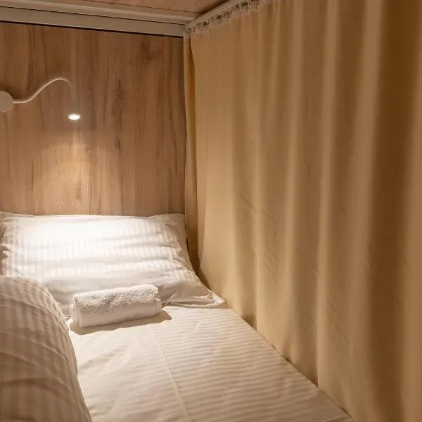 Fresh hostel, hôtel à Almaty