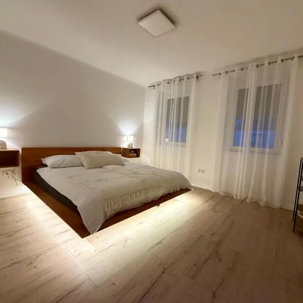 Haus mit Terrasse in Parndorf, hotel di Parndorf