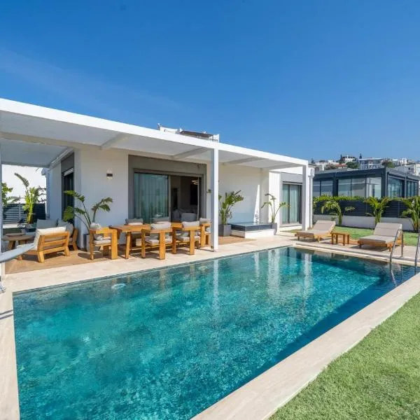 MAVIIE Luxusvilla mit Pool & Meerblick in Yalıkavak Geris, hotel di Bodrum