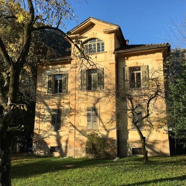 Apartment in Historic Villa, hôtel à Faido