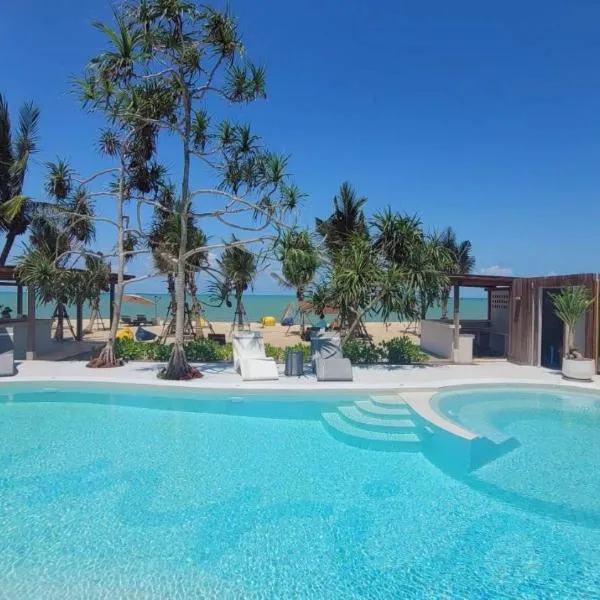 Sunrio Beach Hotel Sichon, hotel i Ban Plai Thon