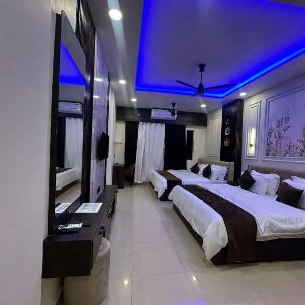 The Royal Dining Restaurant & Motel, хотел в Darbhanga