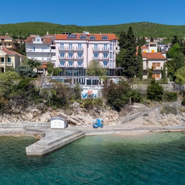 Hotel Vali Dramalj، فندق في كريكفينيسا