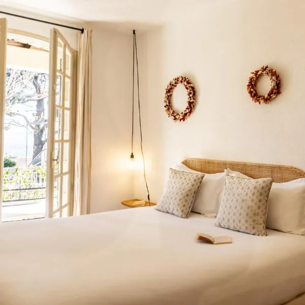 Hôtel La Garrigue & Bar Le Perchoir, hotel u gradu Venask