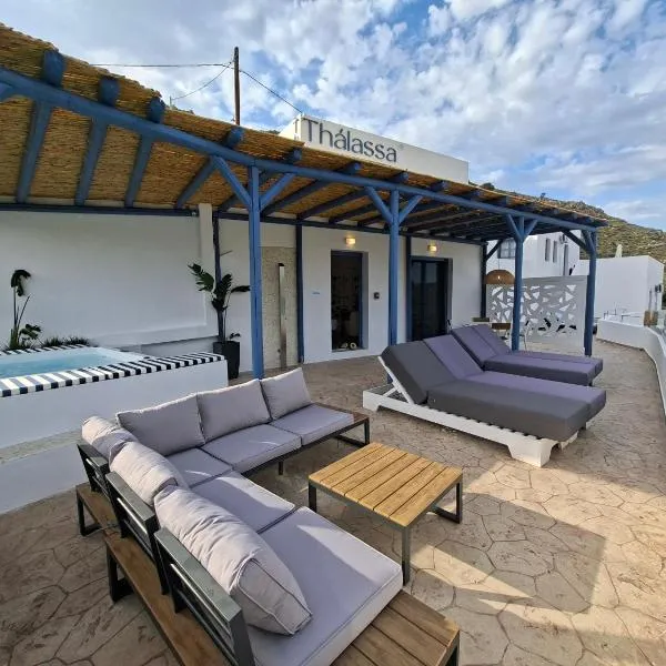 THALASSA, hotel i Livadia