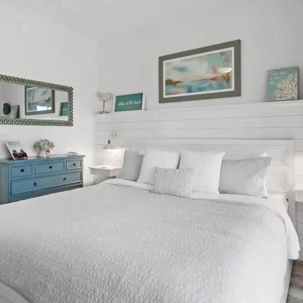 Bluehavenon30a-Between Rosemary & Alys Beach -Steps to Beach & Dining-Sleeps 3, hotel in Rosemary Beach