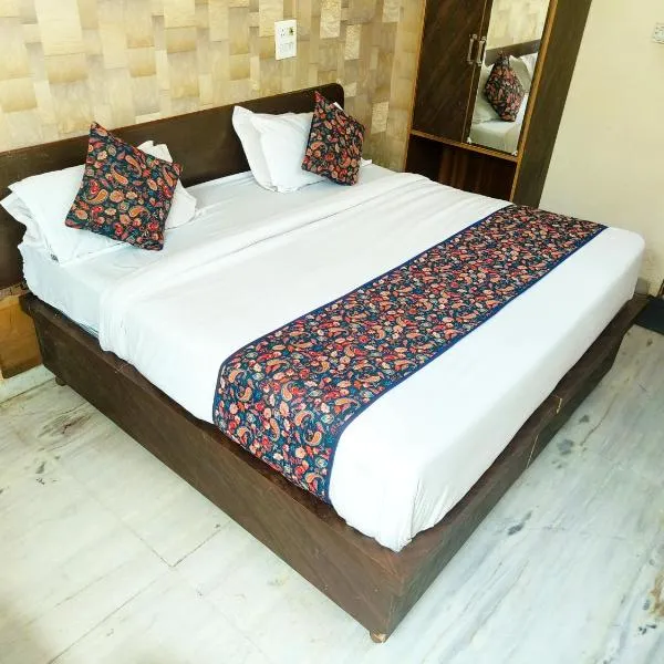 Grand Stays by Hotel Amisha - Near Station & Metro, hotelli kohteessa Jaipur