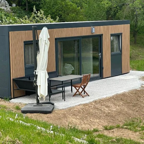 Kamp na kmetiji Medle, hotel in Otočec