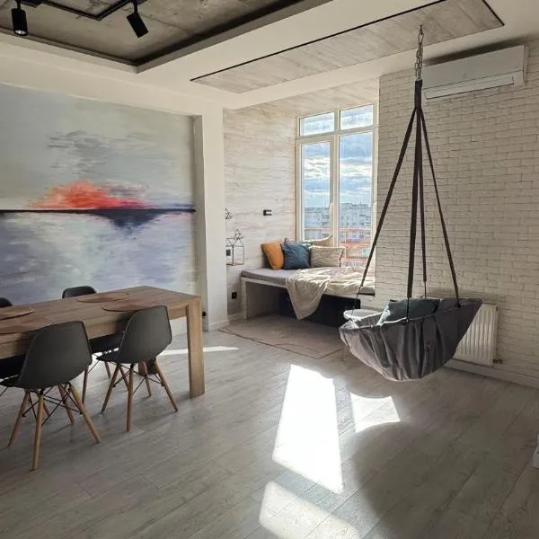 Spacious modern loft on Perfetskogo, hotel ve Lvově