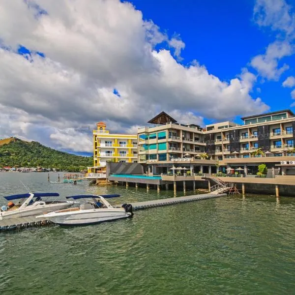 Two Seasons Coron Bayside Hotel, hotel di Coron