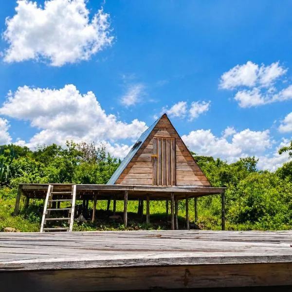 Sky-High Sanctuary Cosy Wood Cabin with Stunning views, hotel Fort Ternan városában