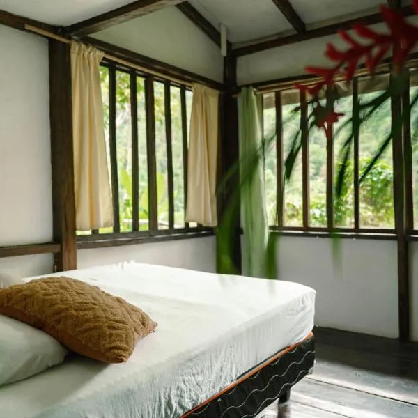 Jungle River Lodge, hotel u gradu 'La Ceiba'