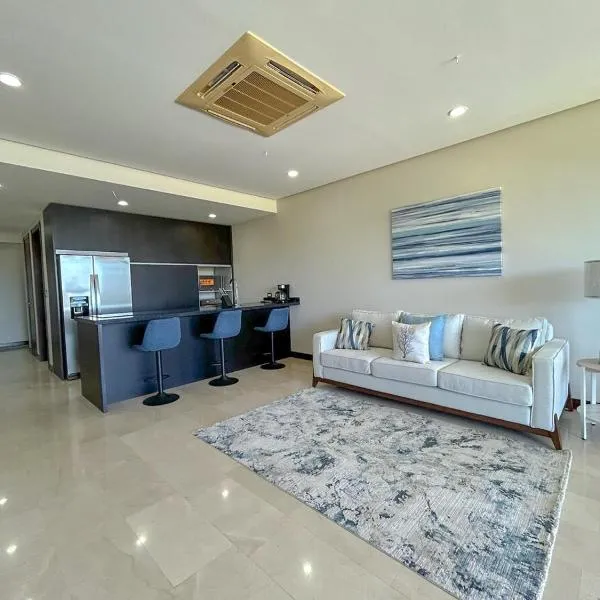 Ocean View Luxury Condo Pool Jacuzzi and Marina Access Playa Herradura, hotel en Herradura