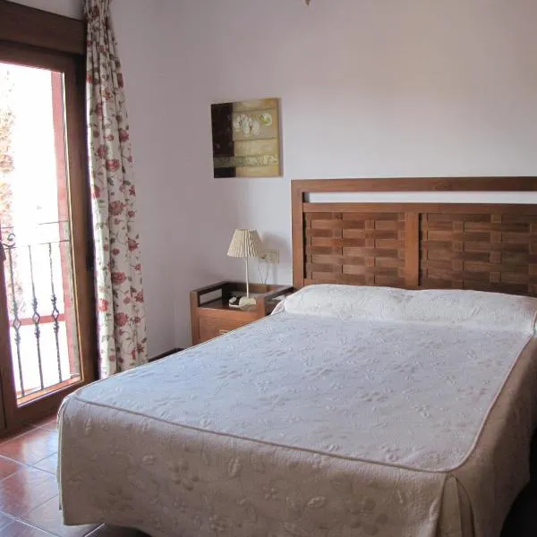 Hotel-Apartamento Carolina y Vanessa, hotel v destinaci Sant Josep de sa Talaia