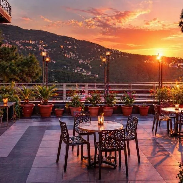 Hotel White Grand - near ISBT bus stand - A Centrally heated property, ξενοδοχείο στη Σίμλα