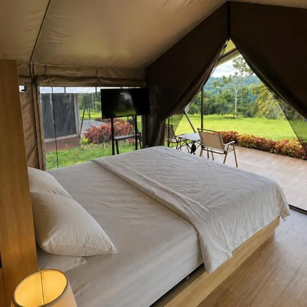 Tikumbar Valley Glamping Pelaga, хотел в Plaga