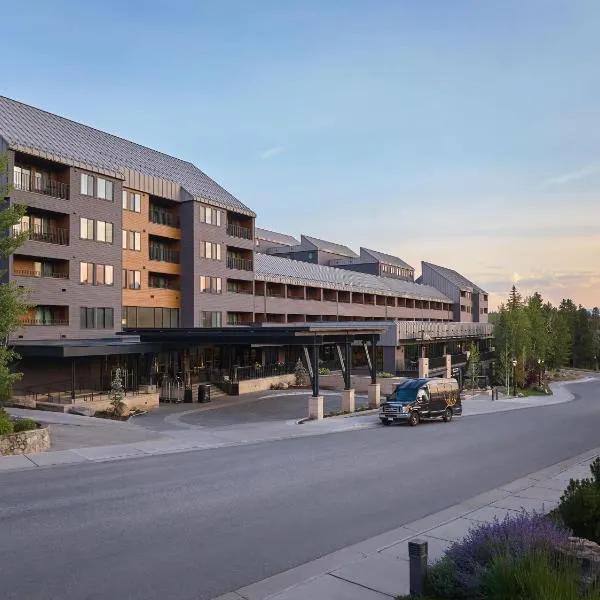 Hotel Alpenrock Breckenridge, Curio Collection by Hilton: Breckenridge şehrinde bir otel