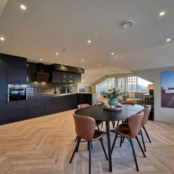 Nice apartment with five bedrooms and sea view, hotel a Dalebru