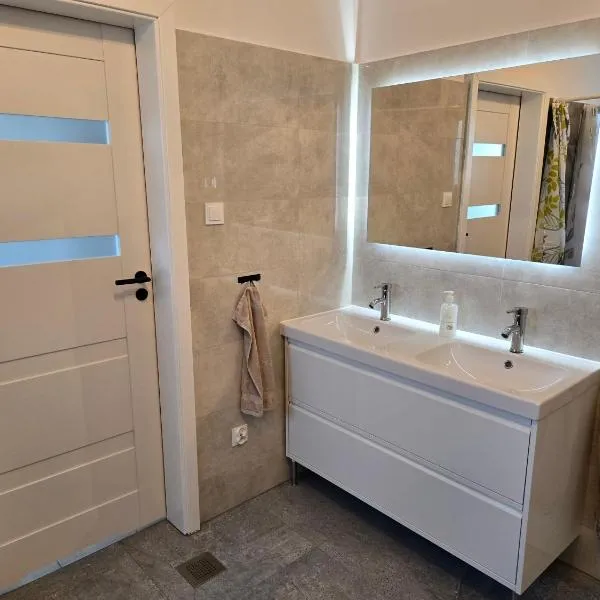 KWT Hostel Nowogard - Self Check-In - Wejscie na KOD, hotelli kohteessa Nowogard