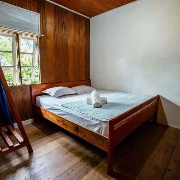 Likat Surf House, hotel i Tuapejat