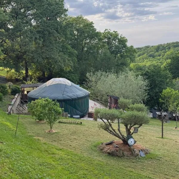 yourtes coccinelles – hotel w mieście Conchez-de-Béarn