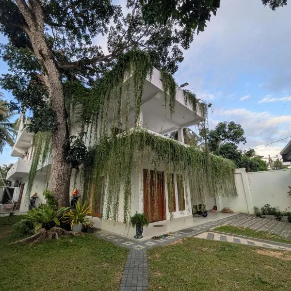 Casa Luna Home Stay, viešbutis mieste Dikvela