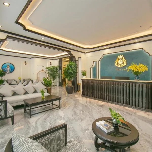 Royal Hotel - Vinhomes Ocean Park 3, hotel di Ðình Loan