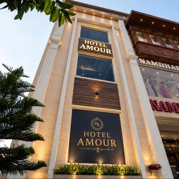 Hotel Amour Chandigarh Zirakpur、Zirakpurのホテル