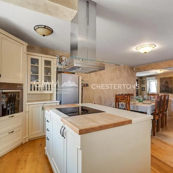 Budva Old Town 3 bedroom Condo, Hotel in Budva
