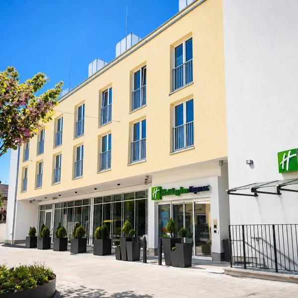 Holiday Inn Express Munich Airport - Erding by IHG, hotel di Erding