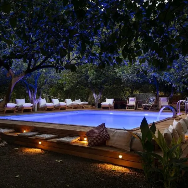 Gayb-i Bungalows , Plus 12 Years Old - Free Access to Beach, hotel em Cıralı