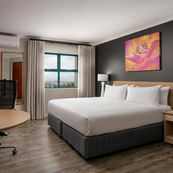Protea Hotel by Marriott Cape Town Tyger Valley, хотел в Белвил