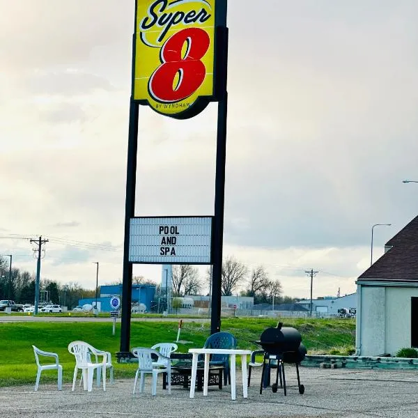 Super 8 by Wyndham Watertown, hotel u gradu Votertaun