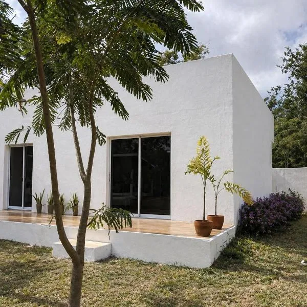 MHARI Guest Rooms, hotel sa San Juan