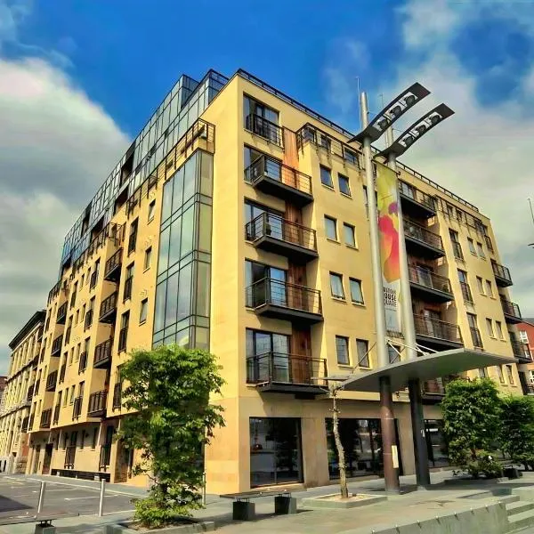 Stylish 1 Bed Apartment in Belfast City Centre, хотел в Белфаст