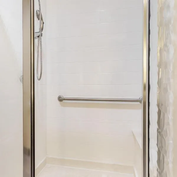 Best Western Plus Monica Royale Inn & Suites, hotelli kohteessa Greenville