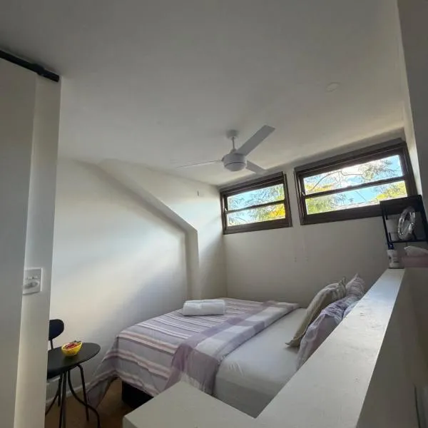 Stylish Tiny Home in Chippendale, Walk to CBD, hotel v mestu Sydney