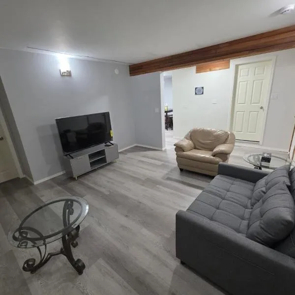 Inuvik में, होटल Spacious 3-Bedroom Private Guest Suite