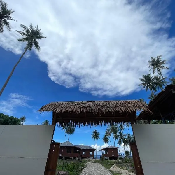 Dico Surf Point- Surf Lodge in Simeulue, hotel v destinaci Lasikin