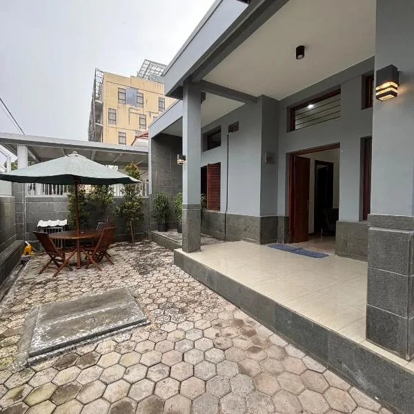 Base Seven Hostel, hotel v destinaci Bandung