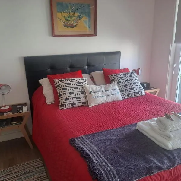 Belgrano, cerca de River, Barrio Chino y del subte, balcón, piscina y WiFi、ブエノスアイレスのホテル