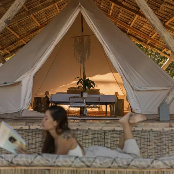 Glamping at Kalumo Lodge - Tent 2, hotel em Oslob